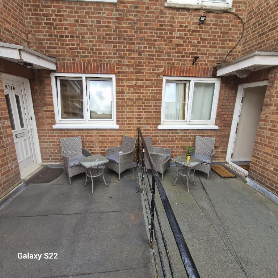 Finchley Holidays Whetstone Exterior foto